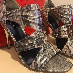 Guess “Davisa” Strap open toe heels New 8.5